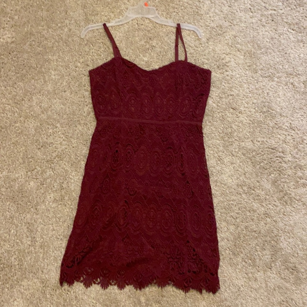 Maroon spaghetti strap lace dress